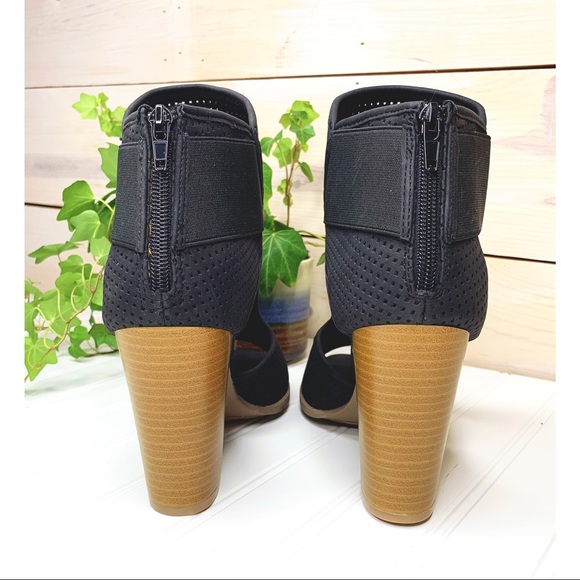 🆕 Black Open Toe Bootie - Picture 6 of 7